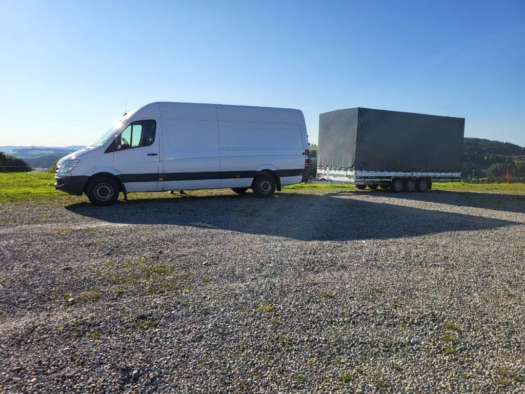 Mercedes Sprinter mit 3-Achsen-Planenanhänger – Gespann